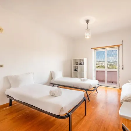Guestready - A Vibrant Getaway Lägenhet Loures