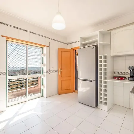 Guestready - A Vibrant Getaway Lägenhet Loures