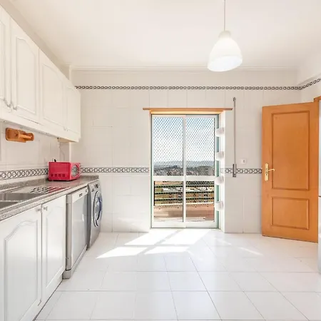 Lägenhet Guestready - A Vibrant Getaway Loures