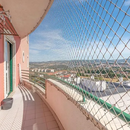 Lägenhet Guestready - A Vibrant Getaway Loures