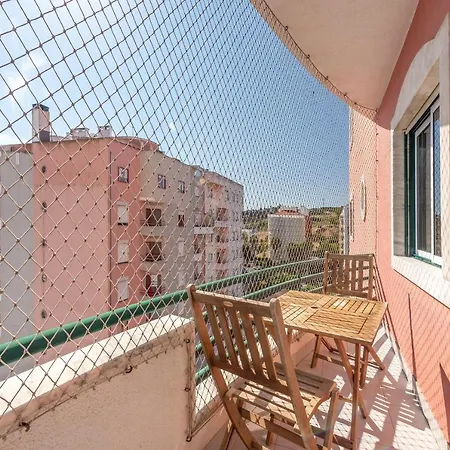Guestready - A Vibrant Getaway Lägenhet Loures